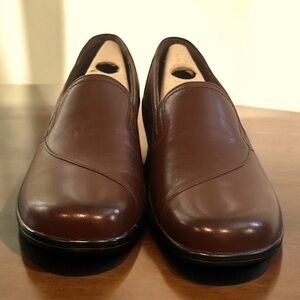 Brand new leather Clark Shoes 7.5W NIB